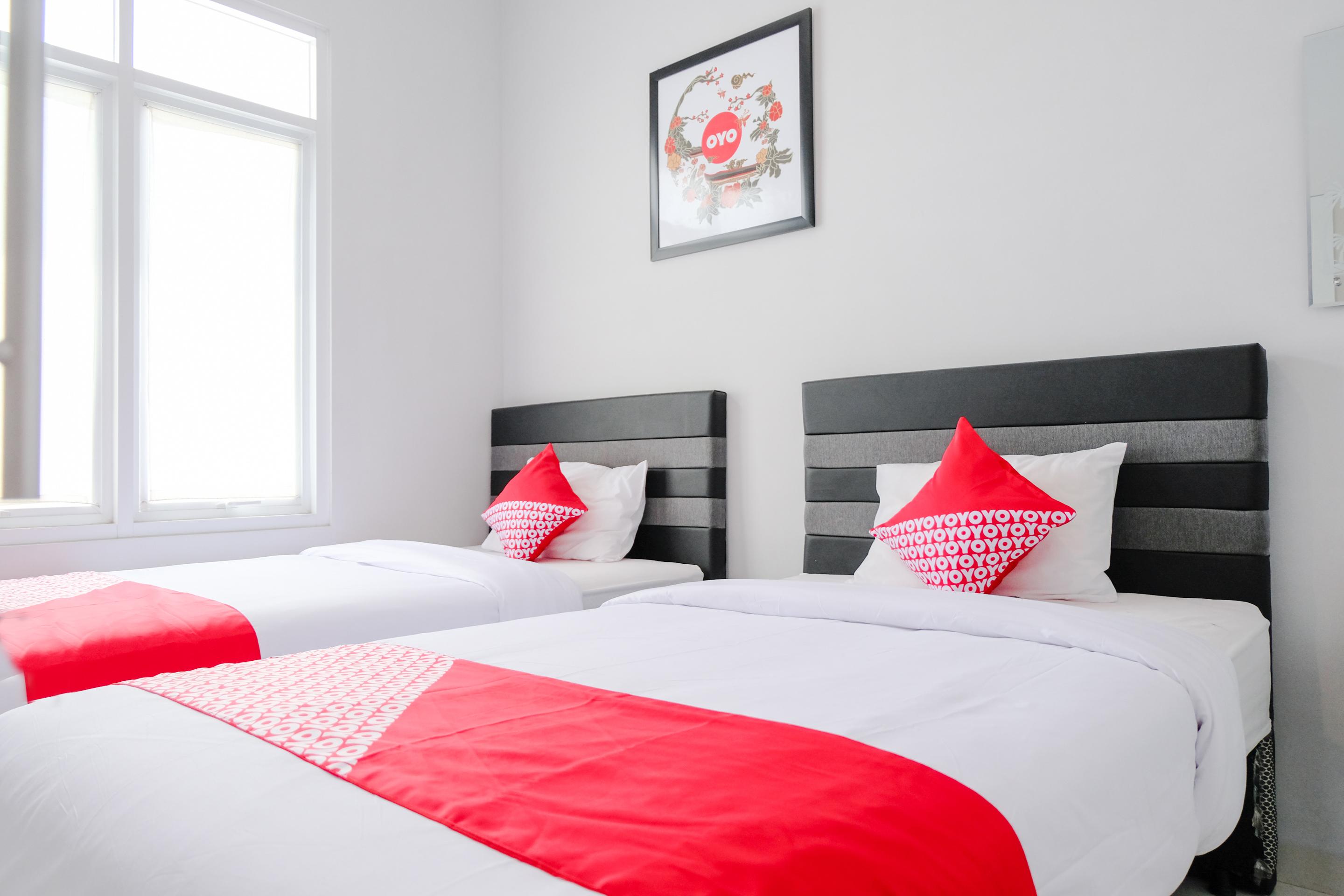 Super Oyo 995 Alice'S Homestay Syariah Джембер Экстерьер фото