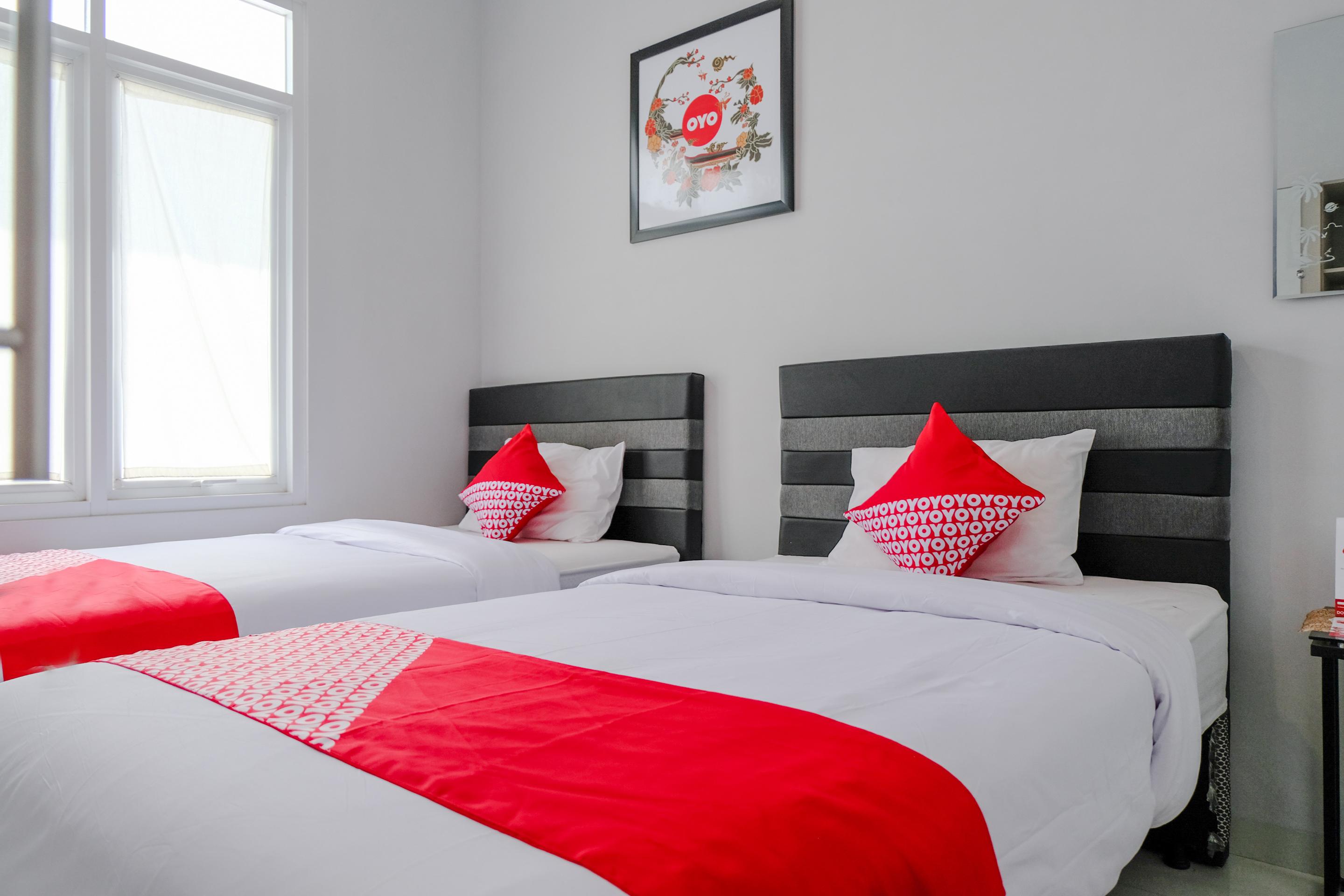 Super Oyo 995 Alice'S Homestay Syariah Джембер Экстерьер фото
