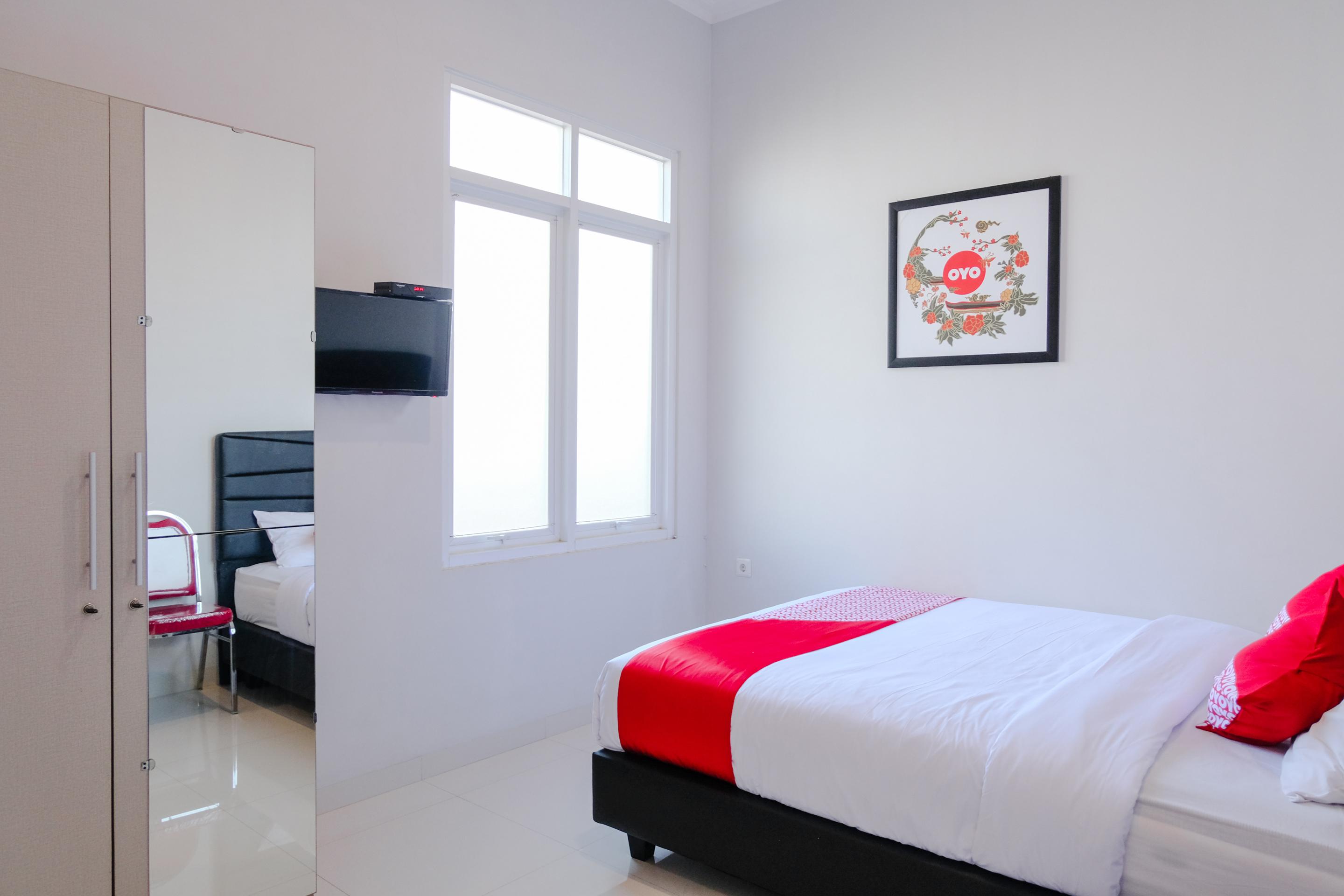 Super Oyo 995 Alice'S Homestay Syariah Джембер Экстерьер фото