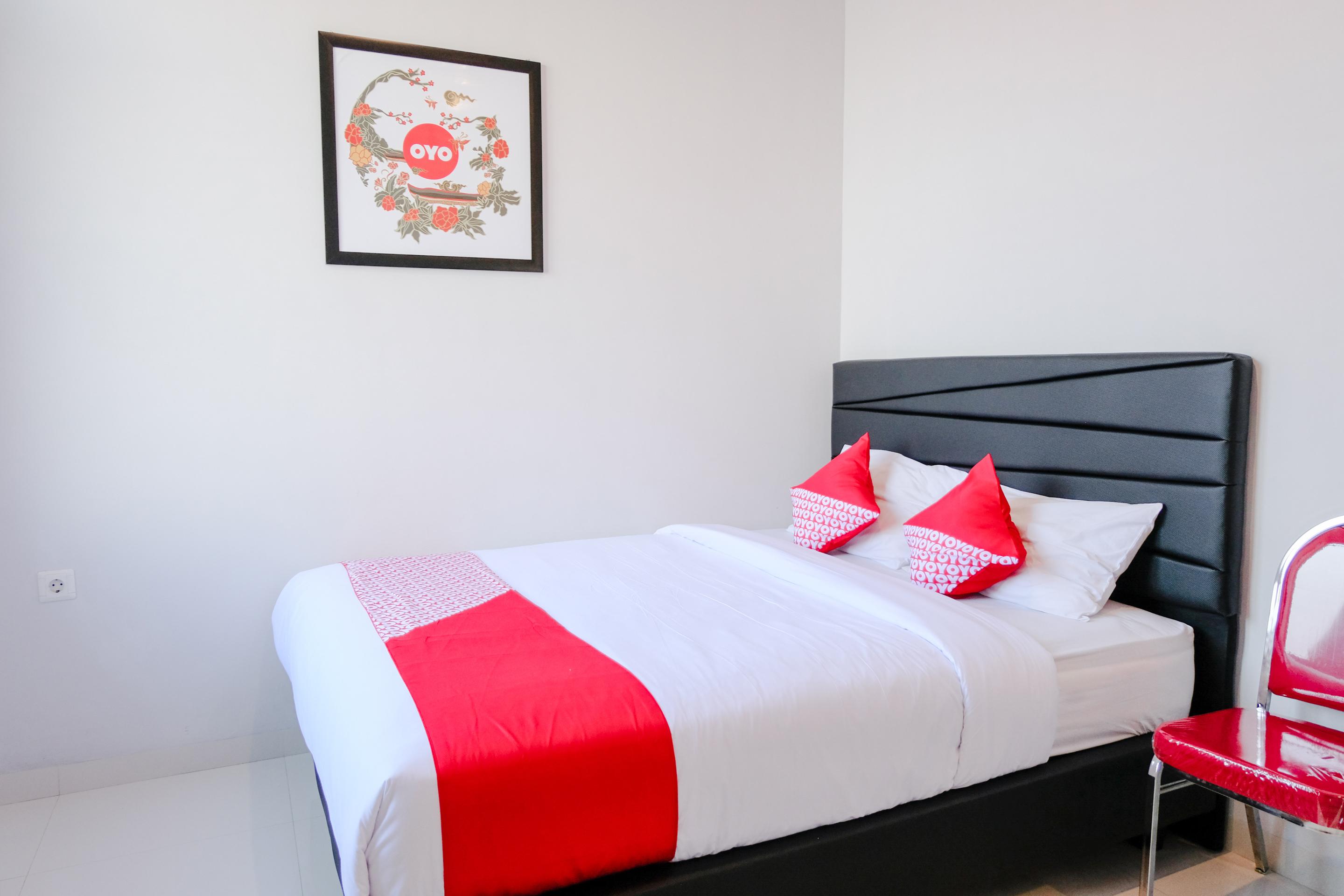 Super Oyo 995 Alice'S Homestay Syariah Джембер Экстерьер фото