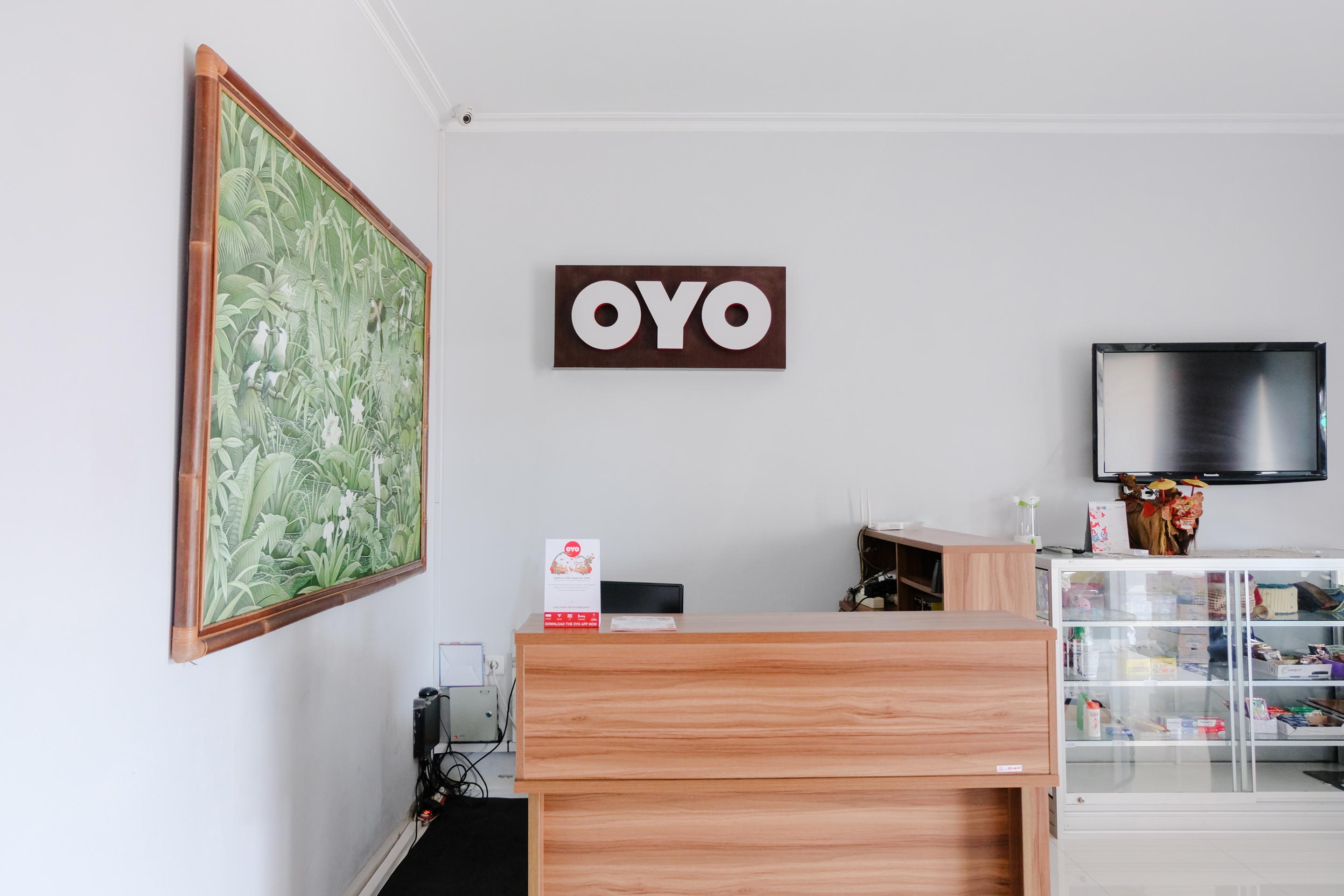 Super Oyo 995 Alice'S Homestay Syariah Джембер Экстерьер фото