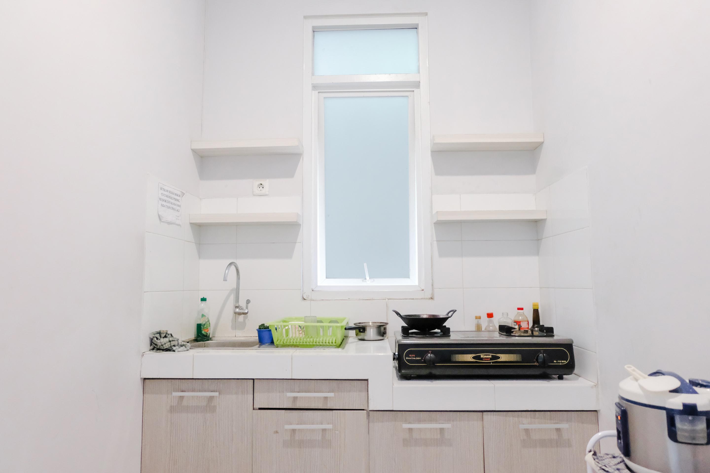 Super Oyo 995 Alice'S Homestay Syariah Джембер Экстерьер фото