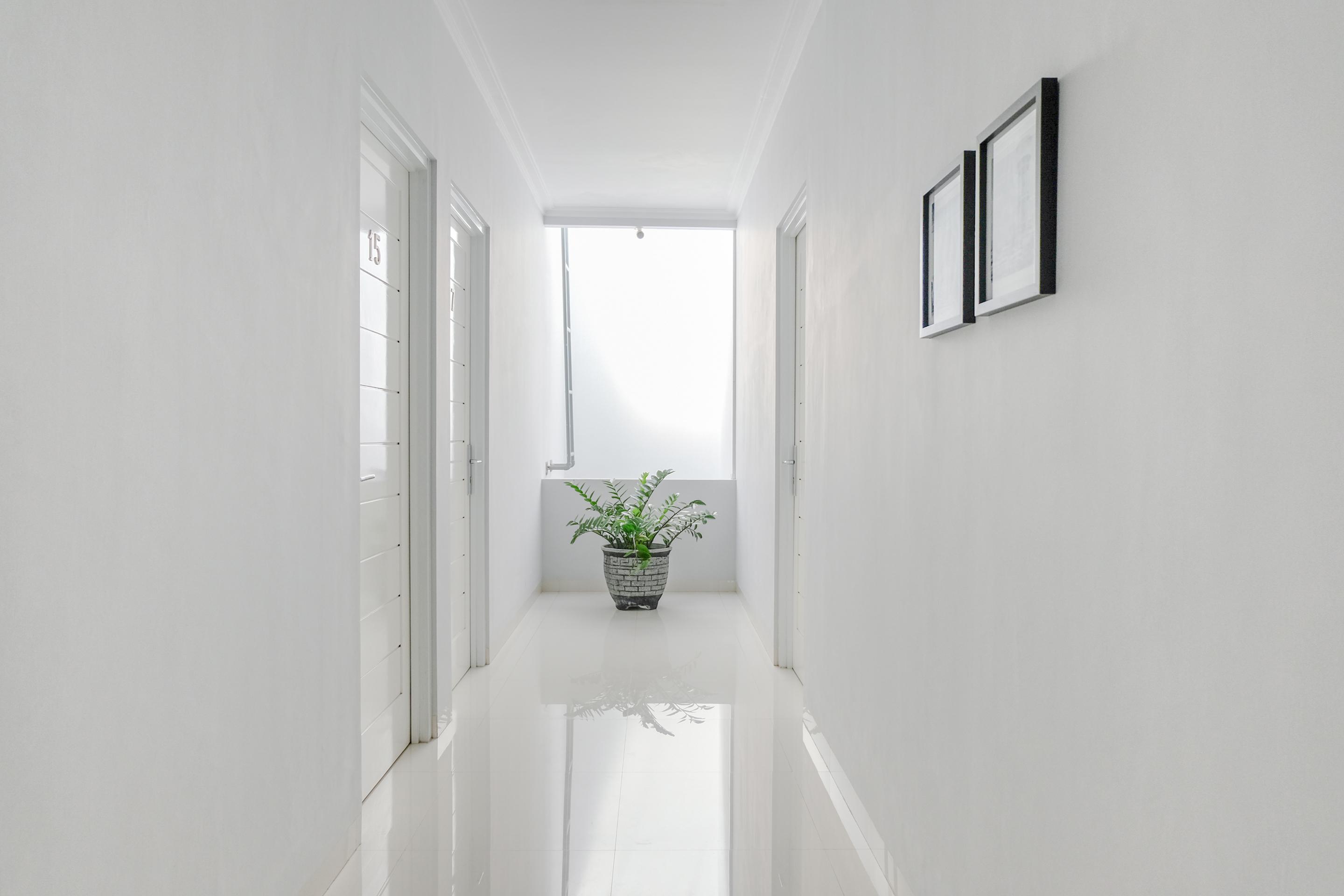 Super Oyo 995 Alice'S Homestay Syariah Джембер Экстерьер фото