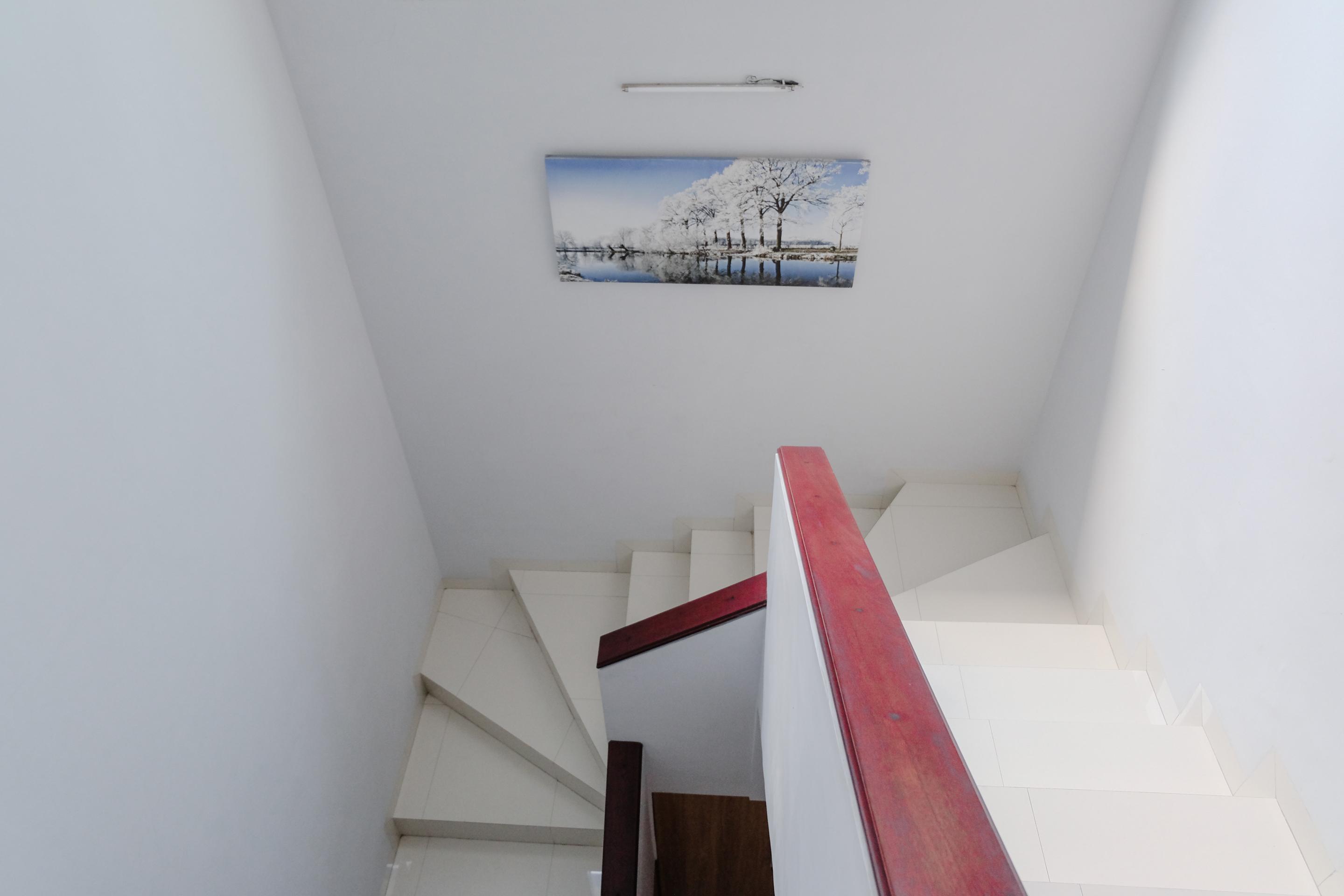 Super Oyo 995 Alice'S Homestay Syariah Джембер Экстерьер фото