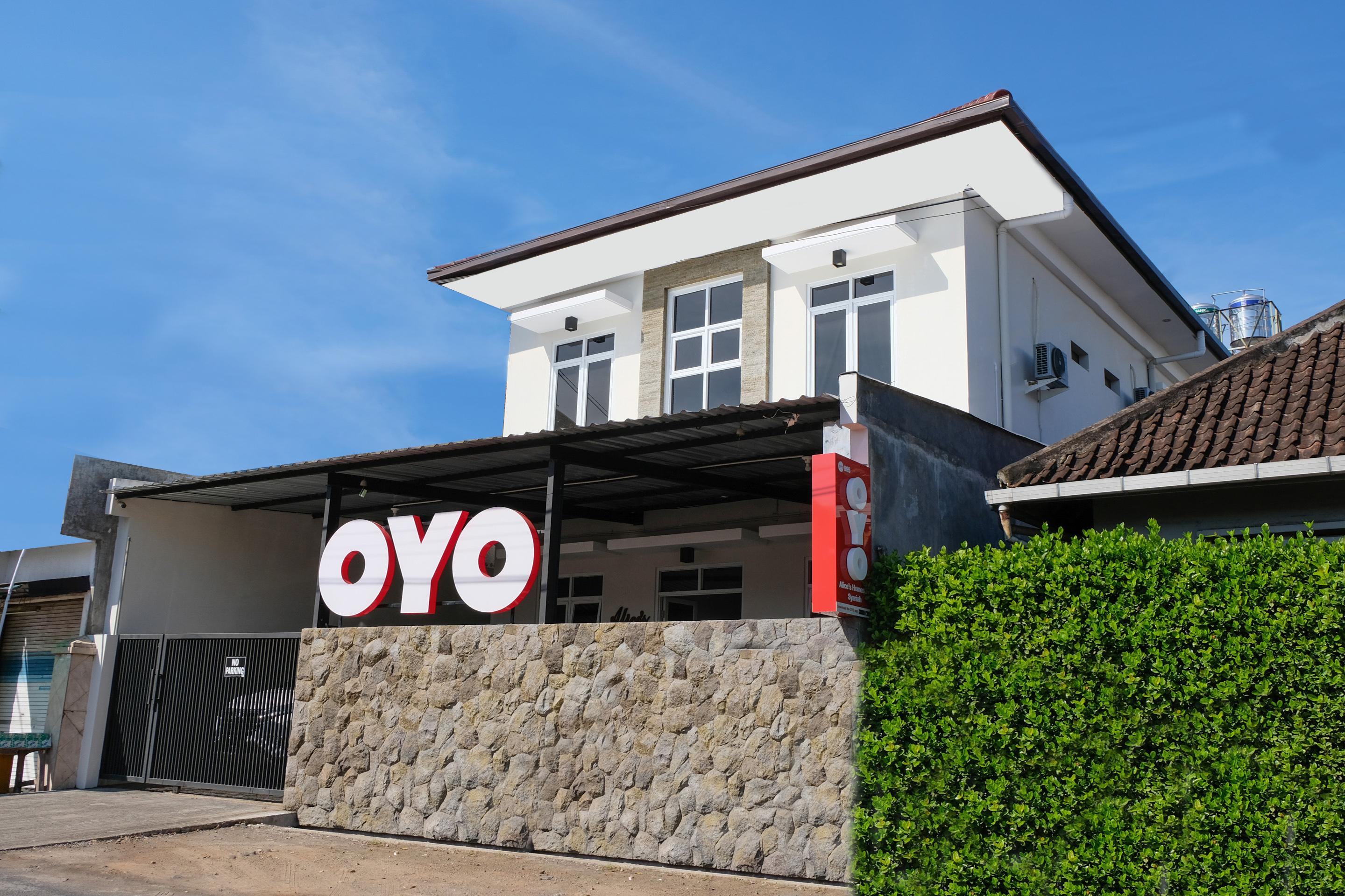 Super Oyo 995 Alice'S Homestay Syariah Джембер Экстерьер фото