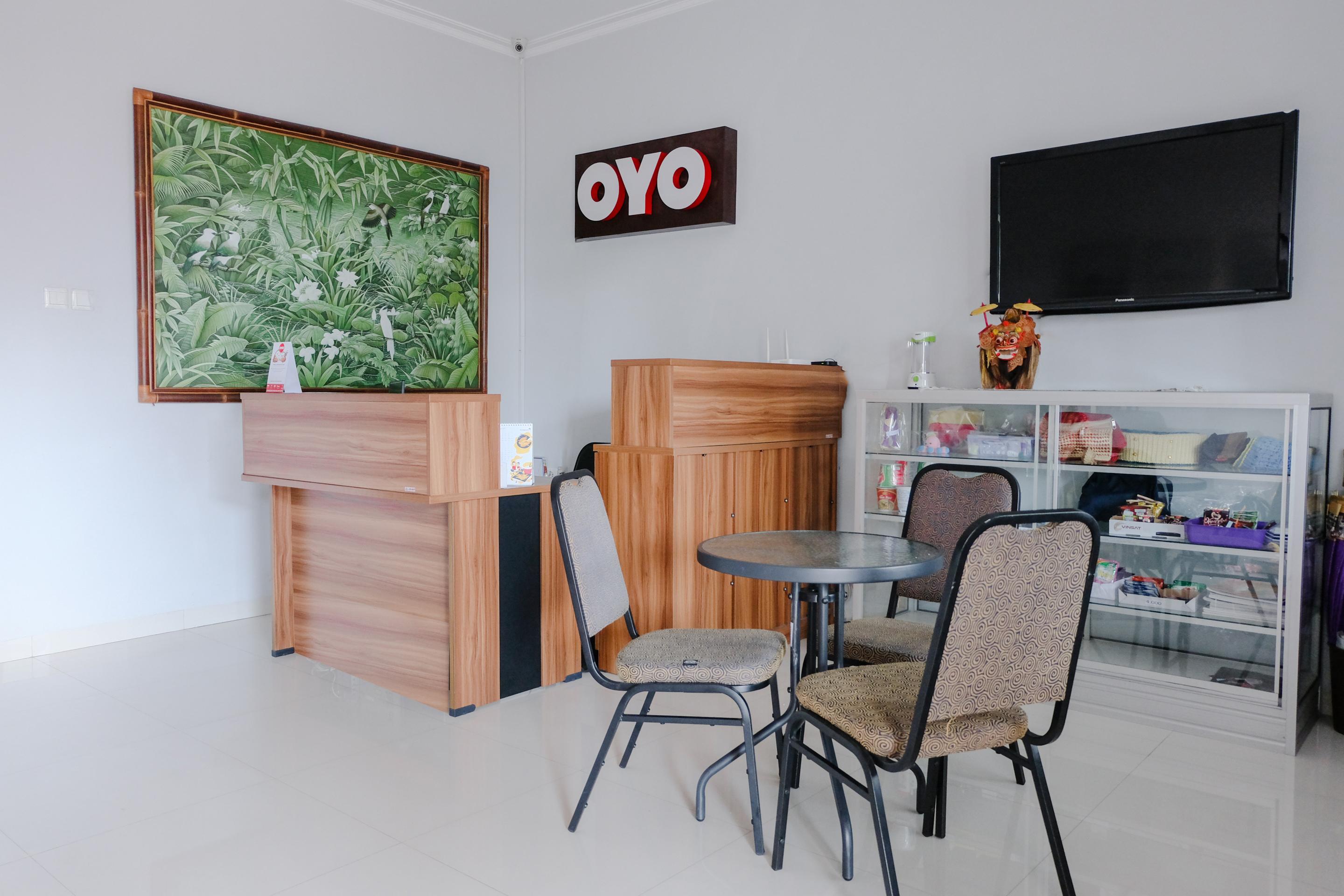 Super Oyo 995 Alice'S Homestay Syariah Джембер Экстерьер фото