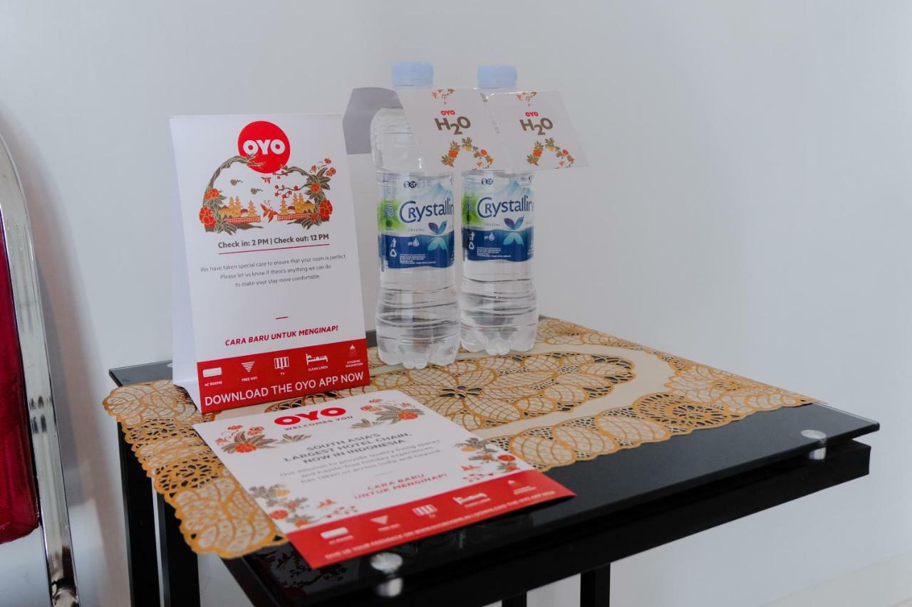 Super Oyo 995 Alice'S Homestay Syariah Джембер Экстерьер фото