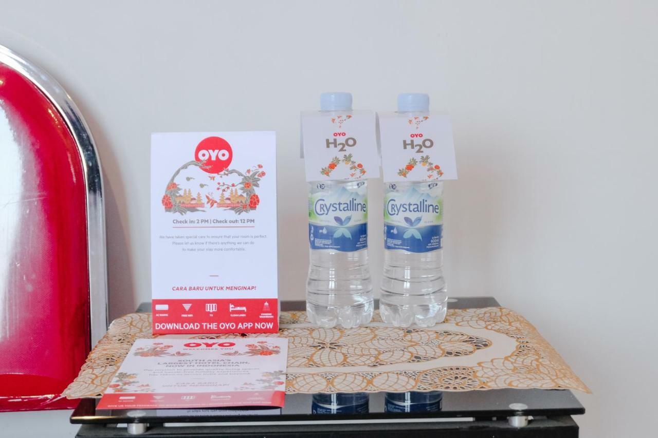 Super Oyo 995 Alice'S Homestay Syariah Джембер Экстерьер фото